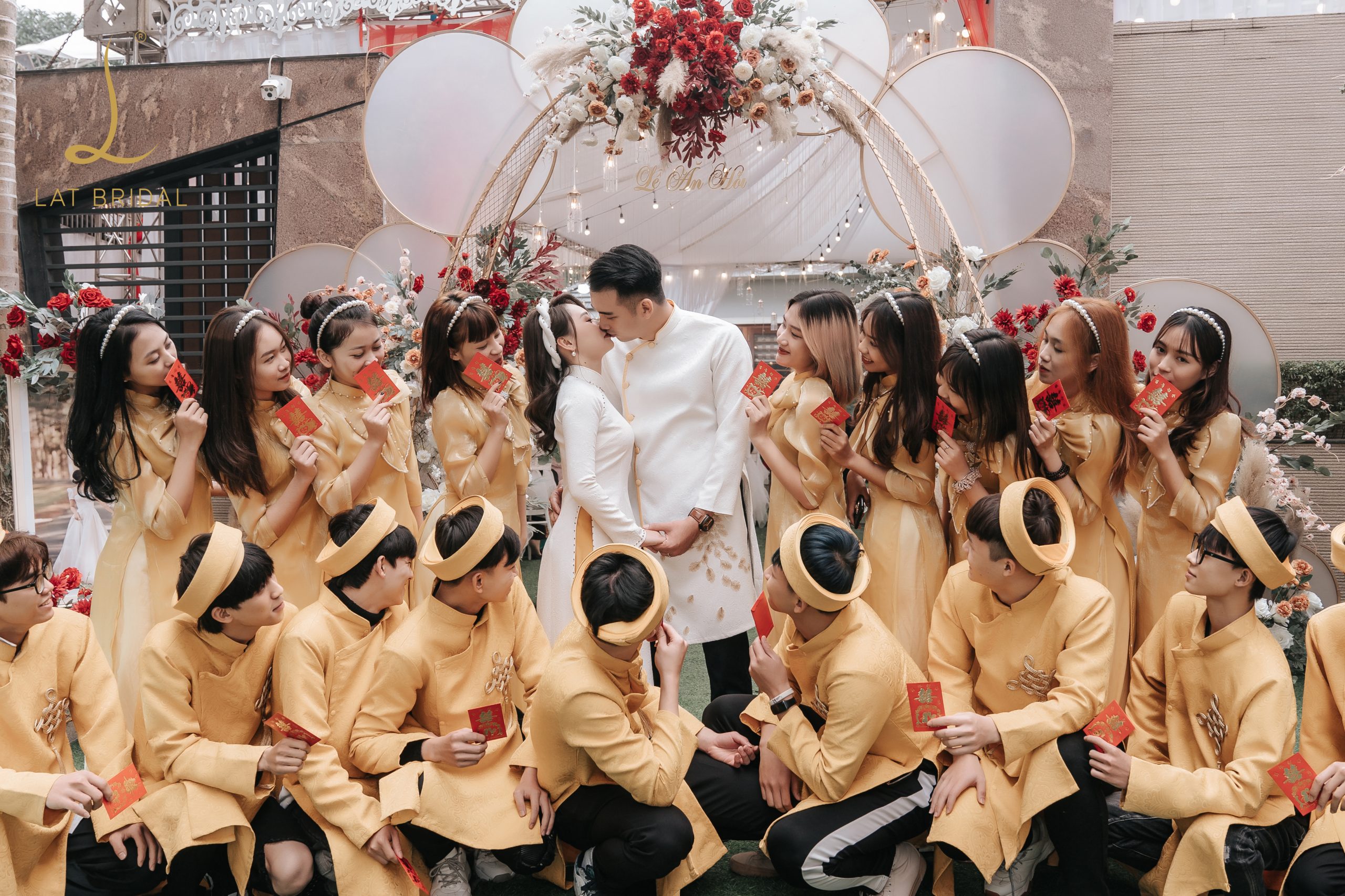 Áo dài bê lễ cách tân màu vàng đồng - Ngọc Hoàng - LAT BRIDAL