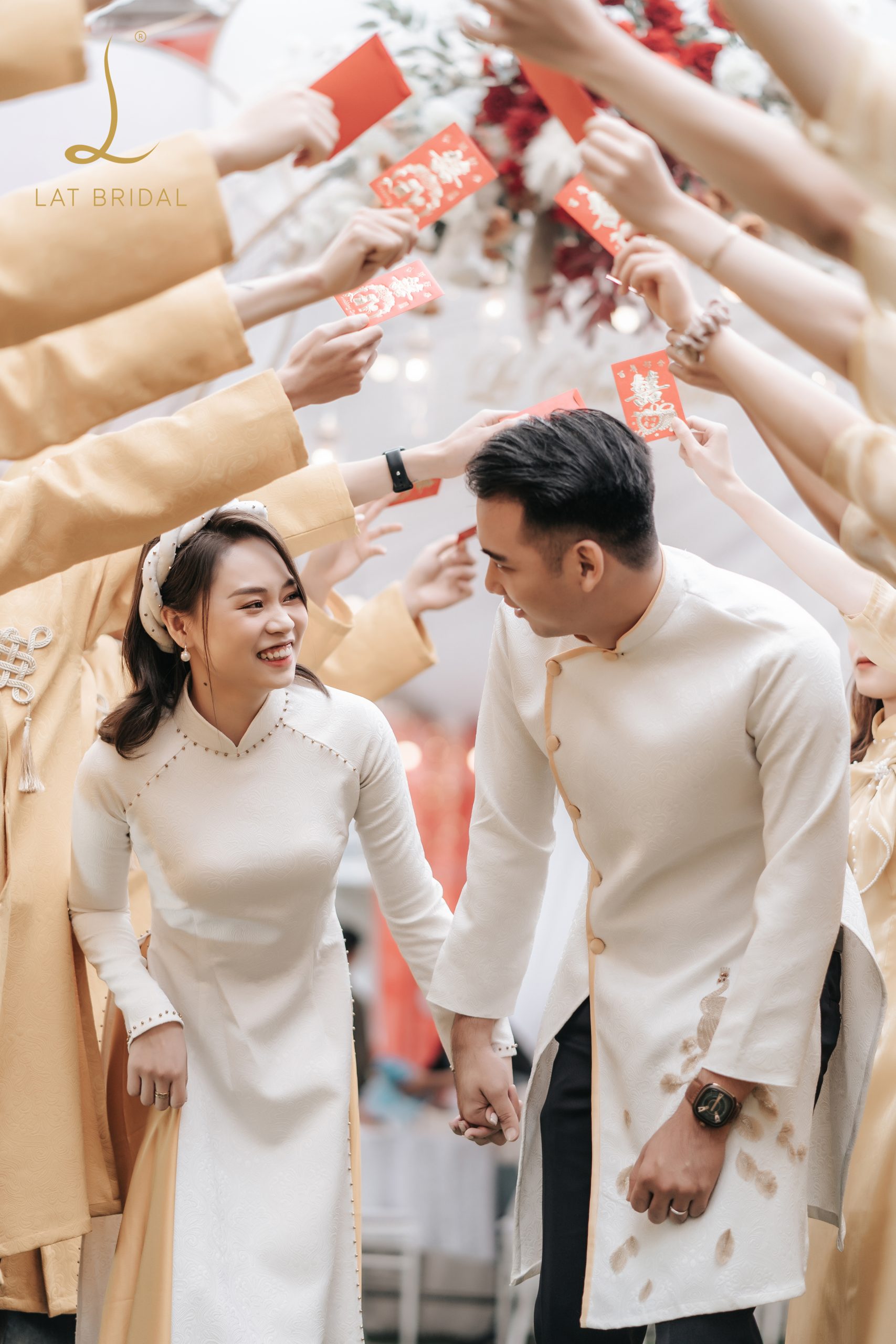 Áo dài bê lễ cách tân màu vàng đồng - Ngọc Hoàng - LAT BRIDAL