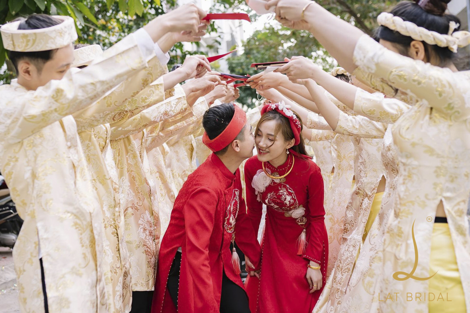 Feedback áo dài Hoa Vân và áo dài bê tráp Hoàng Gia dành cho LAT BRIDAL