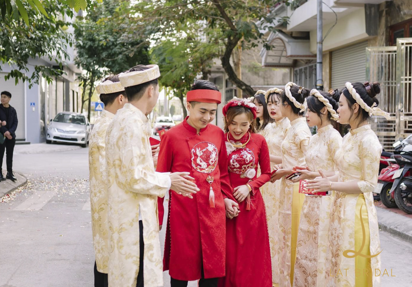 Feedback áo dài Hoa Vân và áo dài bê tráp Hoàng Gia dành cho LAT BRIDAL