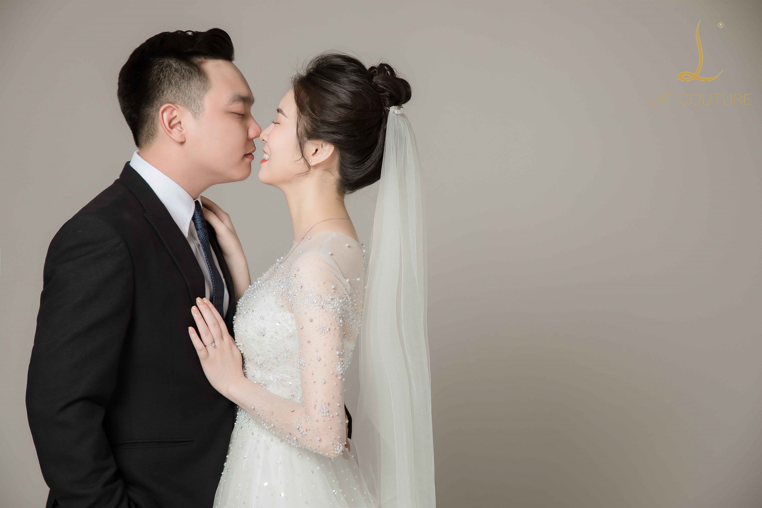 váy cưới cao cấp cho thuê của LAT BRDIAL