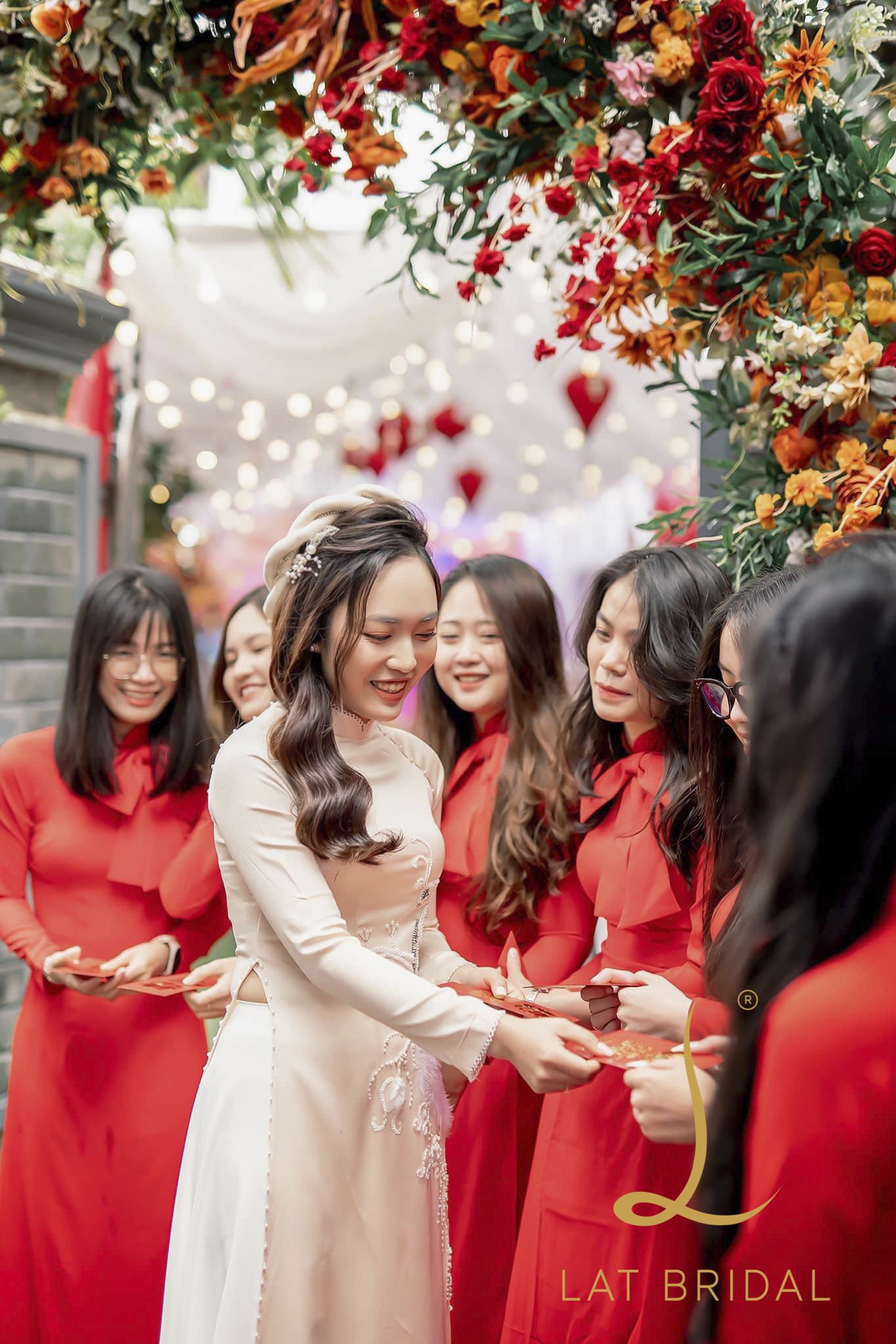 Feedback áo dài ăn hỏi Thu Uyên từ Cô dâu Huyền Thanh dành cho LAT BRIDAL