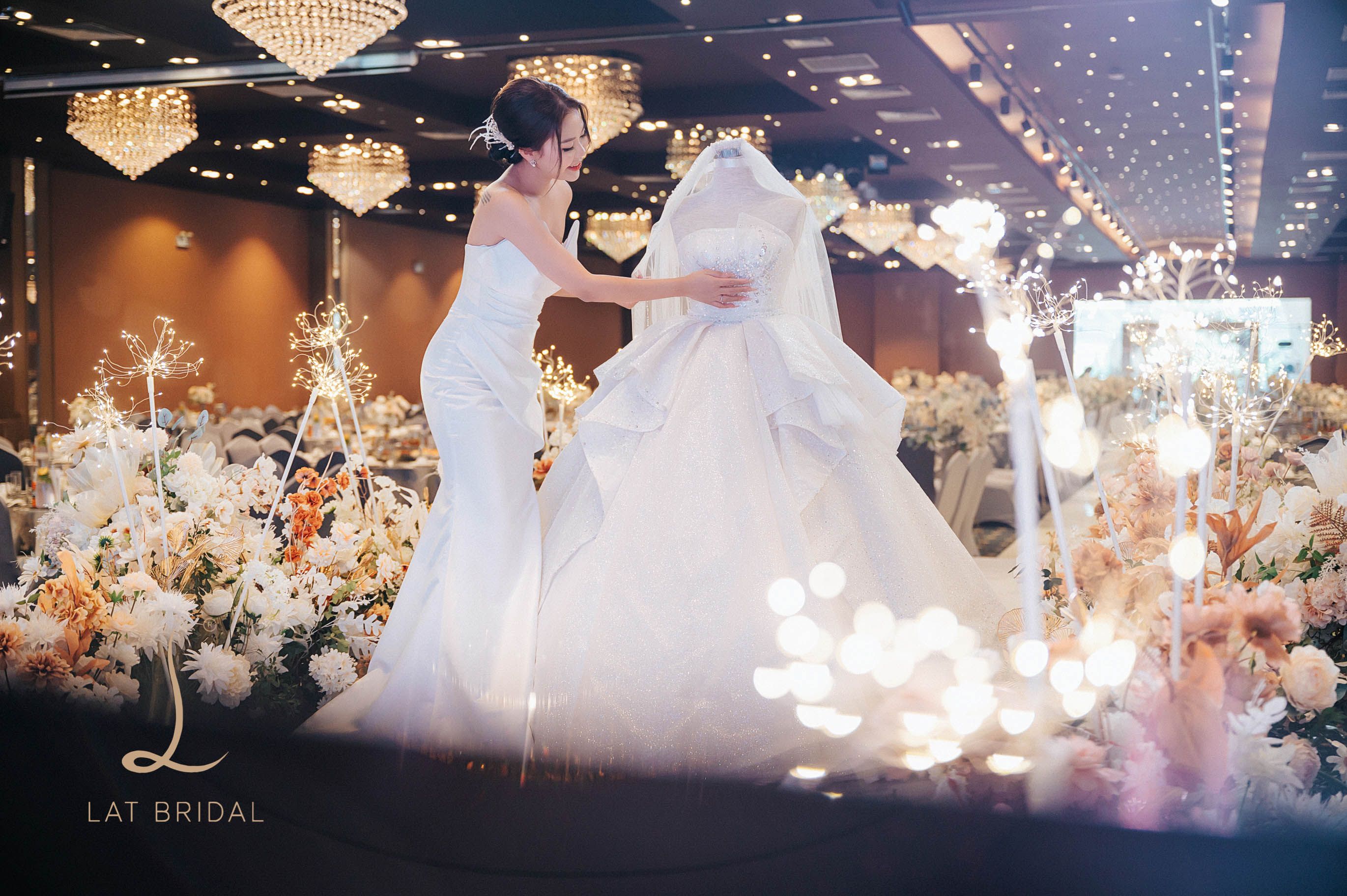Váy cưới Hà My thiết kế riêng