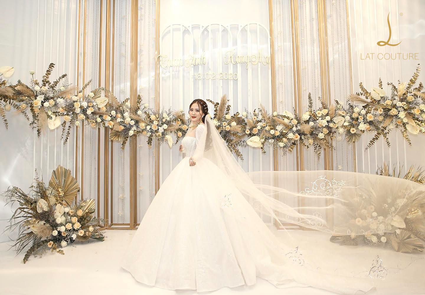 váy cưới cao cấp cho thuê của LAT BRIDAL