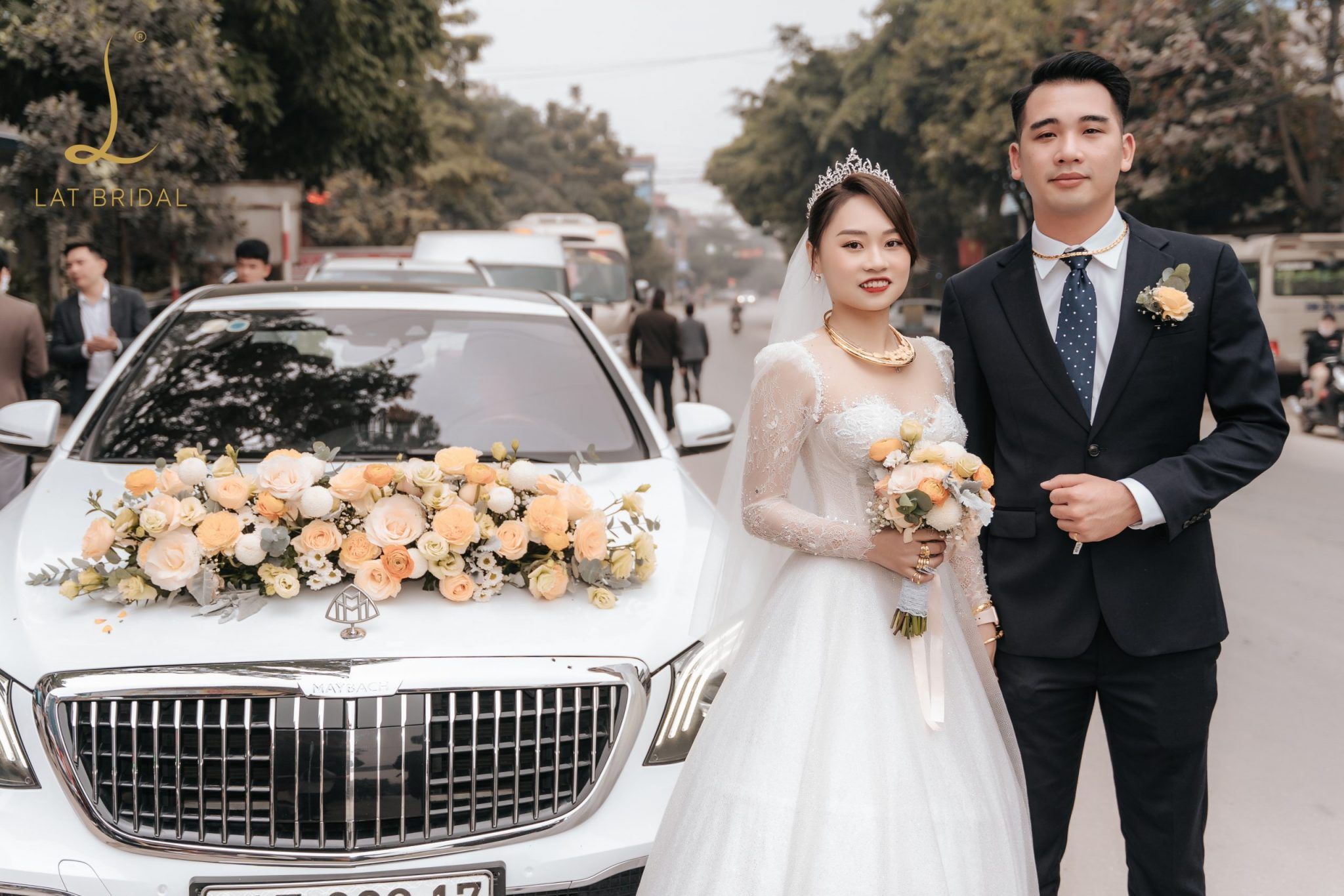 có nên chọn áo cưới tay dài