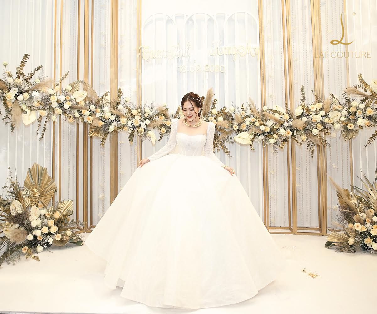 Chọn váy cưới cho bà bầu
