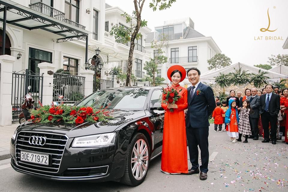 Áo dài hoàng công và Lâm Môn trong lễ ăn hỏi cô dâu Miro Nguyễn