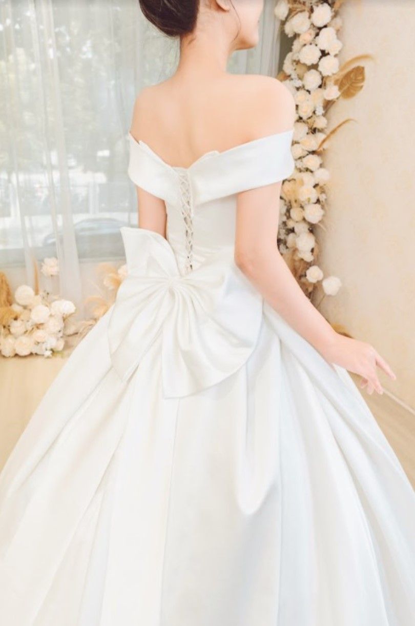 váy cưới basic là gì
