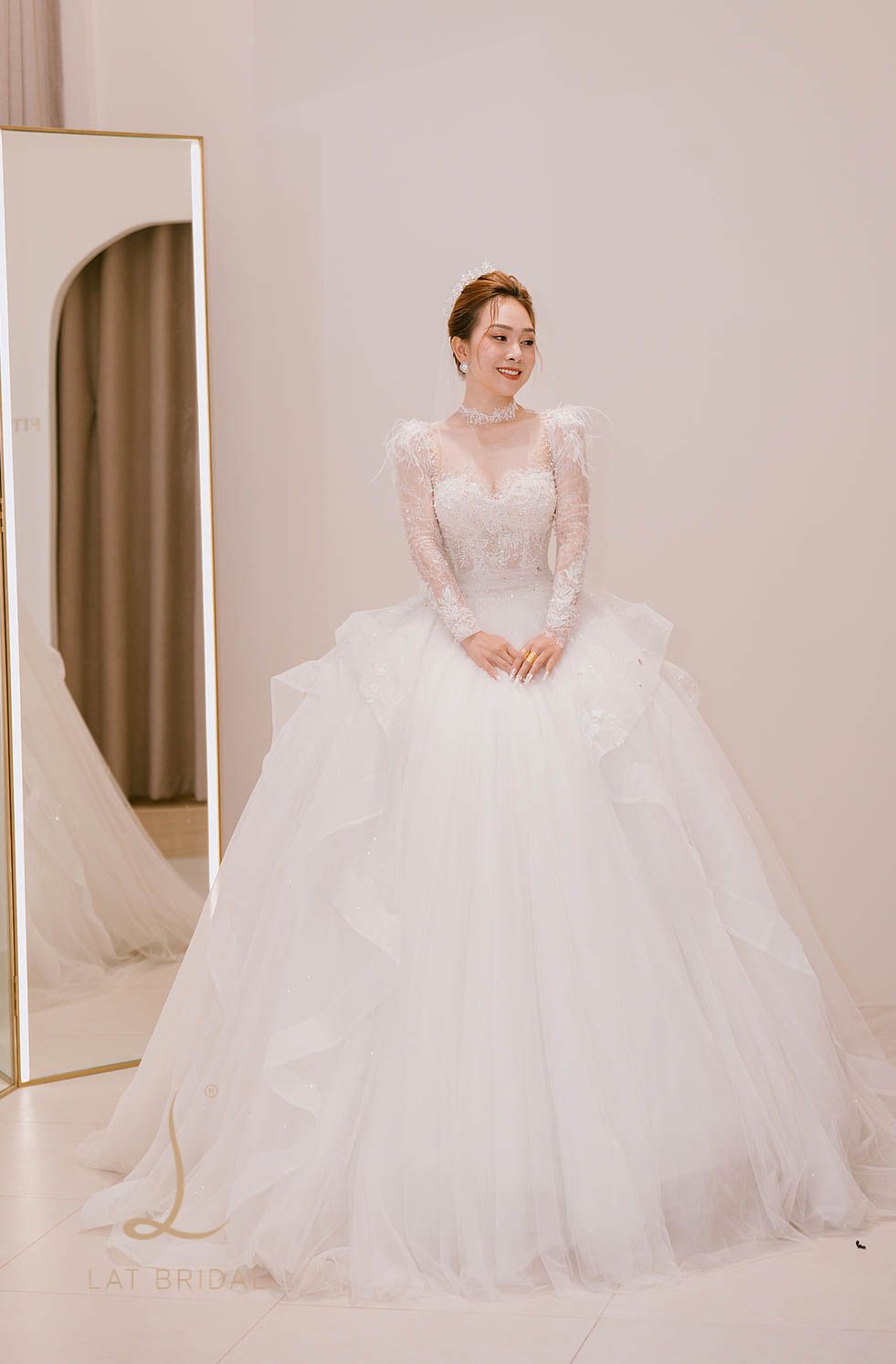 Váy cưới 150 triệu trong hôn lễ ca sĩ Quách Mai Thy