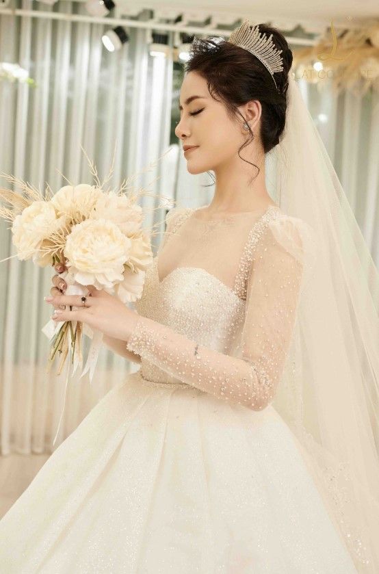 váy cưới thiết kế tay bồng
