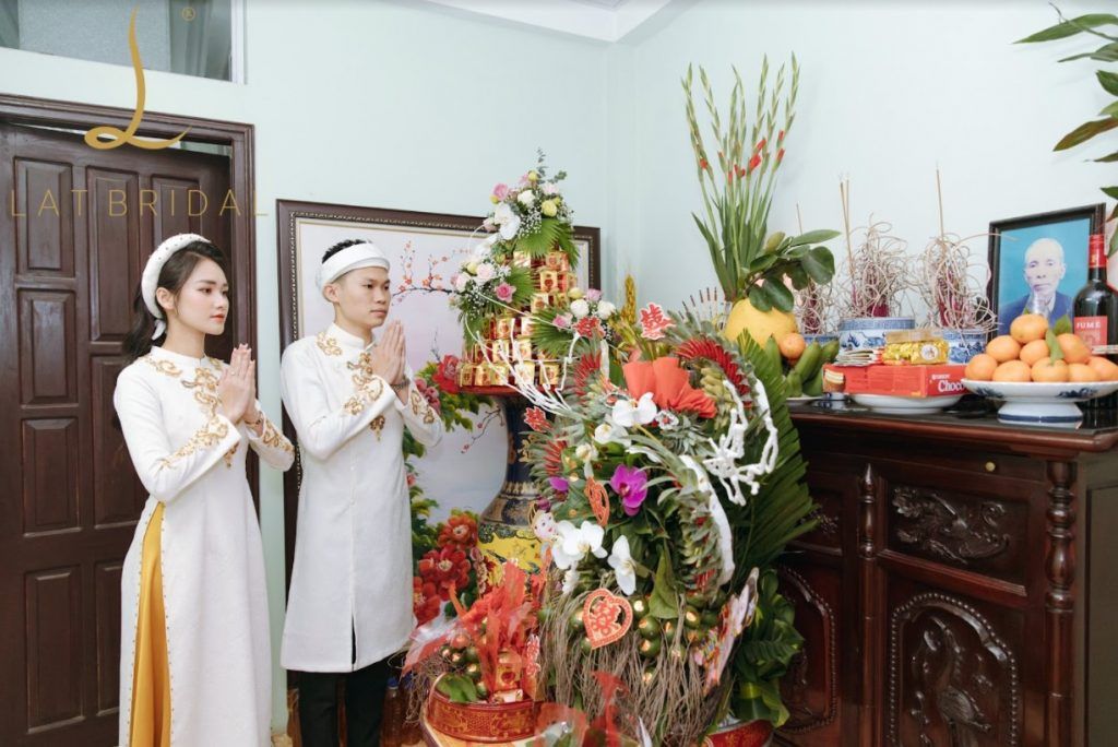 áo dài cô dâu chú rể màu trắng