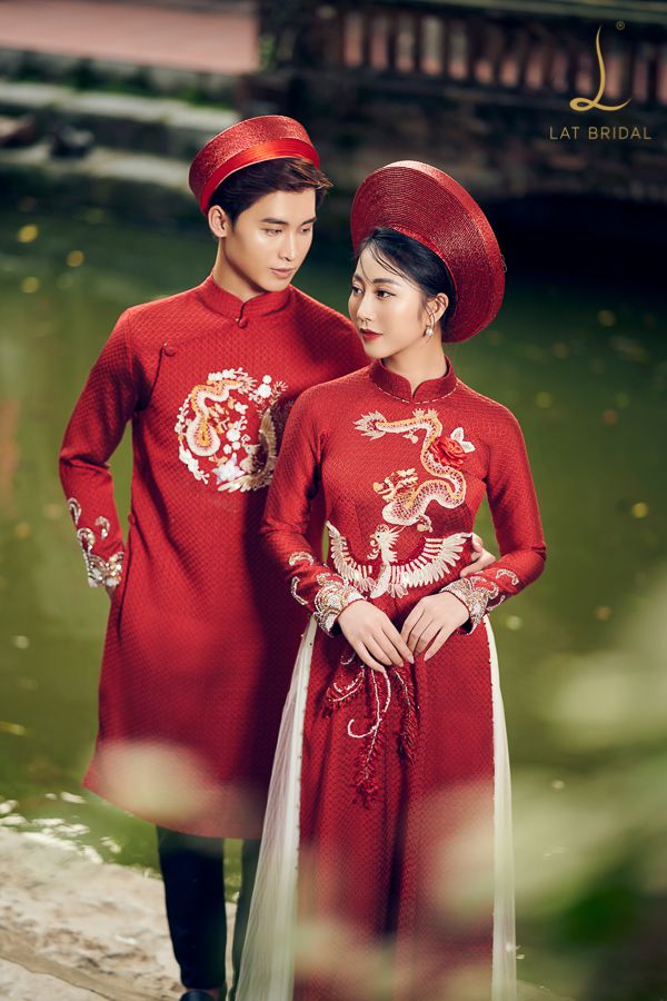Mẫu dài cưới màu đỏ cho cô dâu