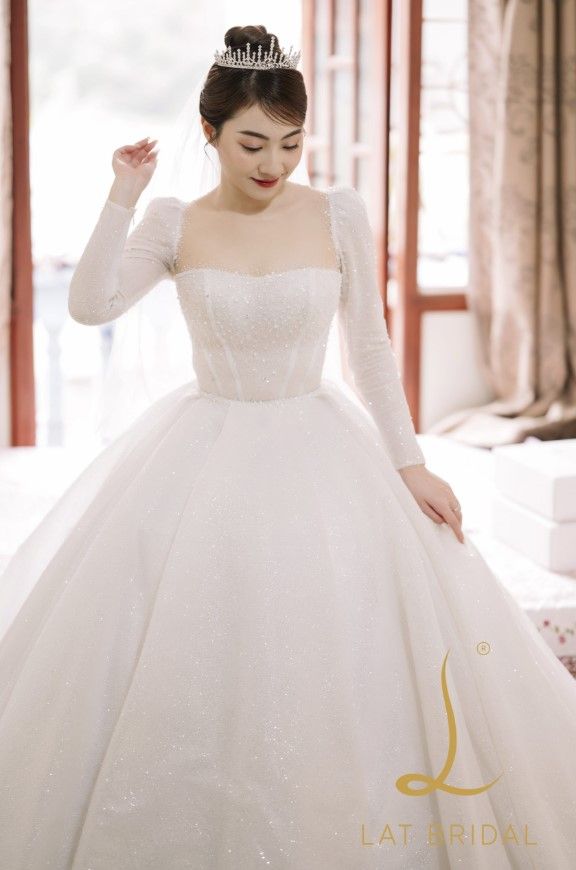 Váy cưới đơn giản kín đáo