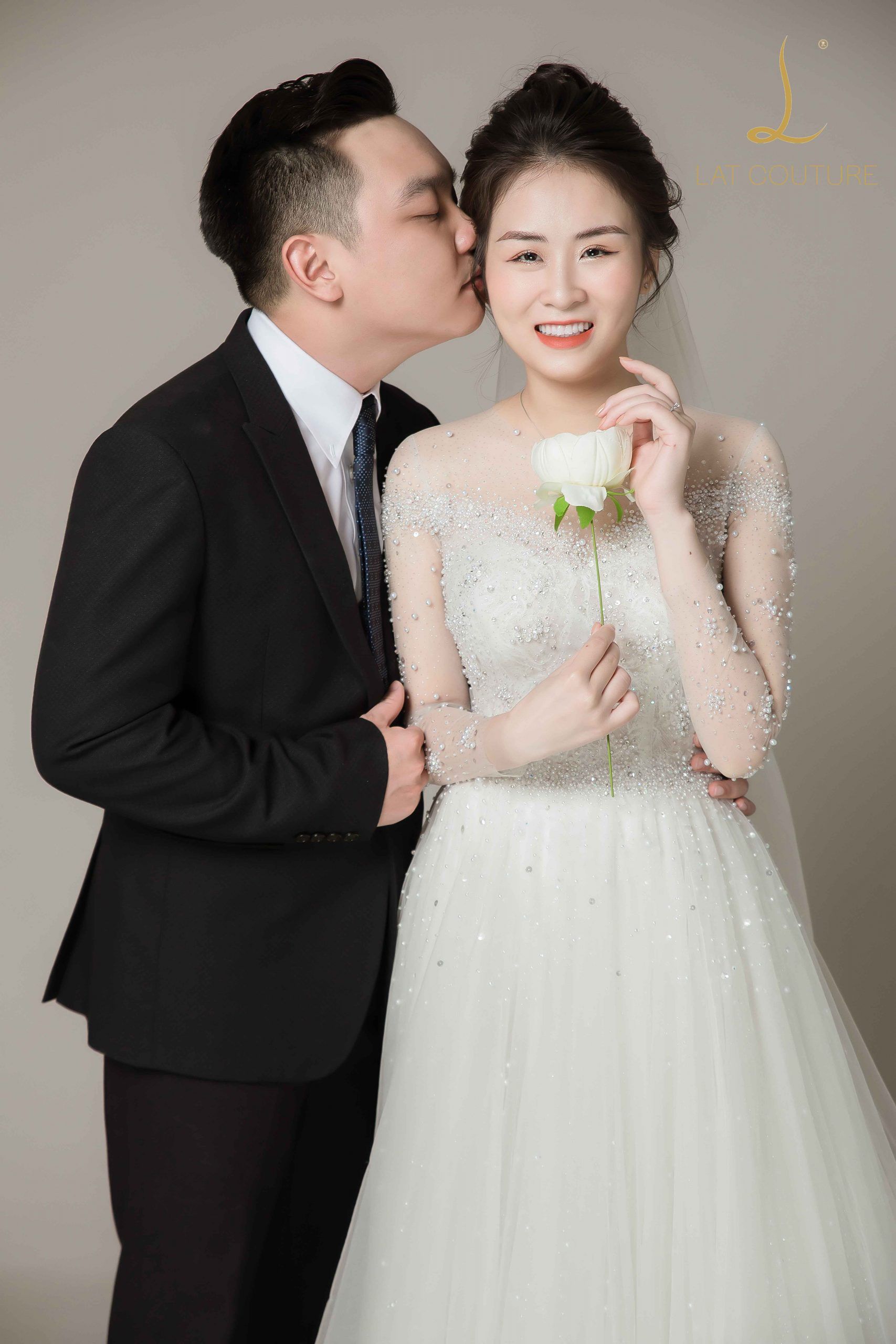 váy cưới cao cấp cho thuê của LAT BRDIAL