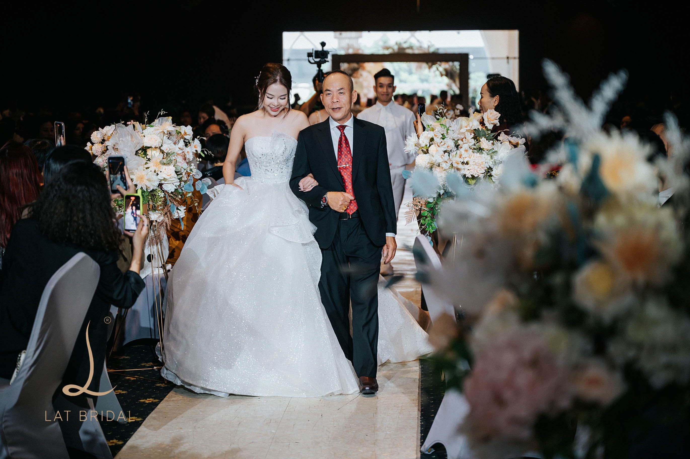 Váy cưới Hà My thiết kế riêng