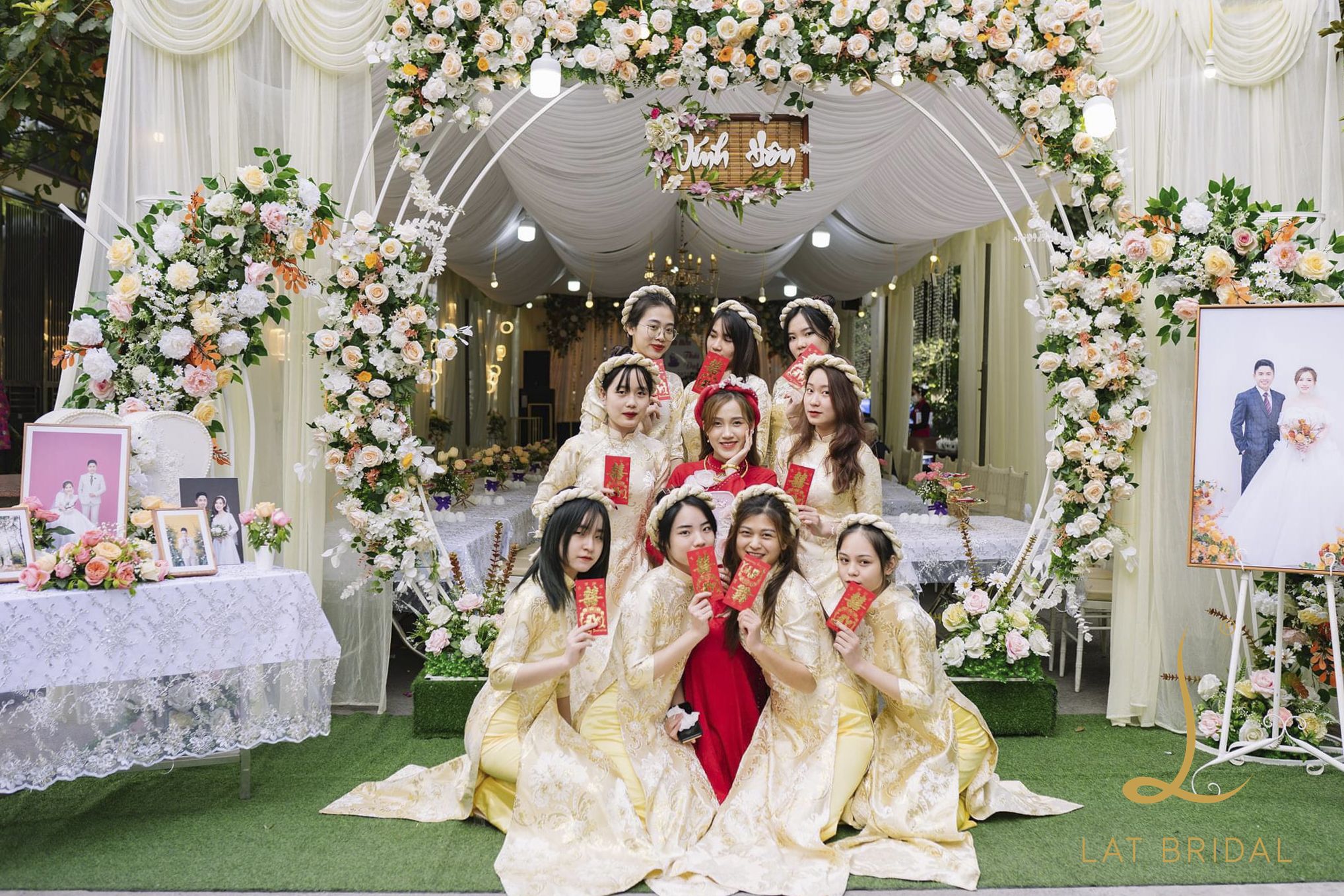Feedback áo dài Hoa Vân và áo dài bê tráp Hoàng Gia dành cho LAT BRIDAL