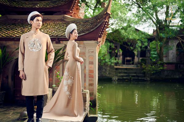 chọn áo dài cưới cặp đôi