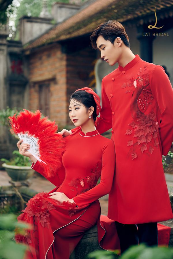 Mẫu dài cưới màu đỏ cho cô dâu