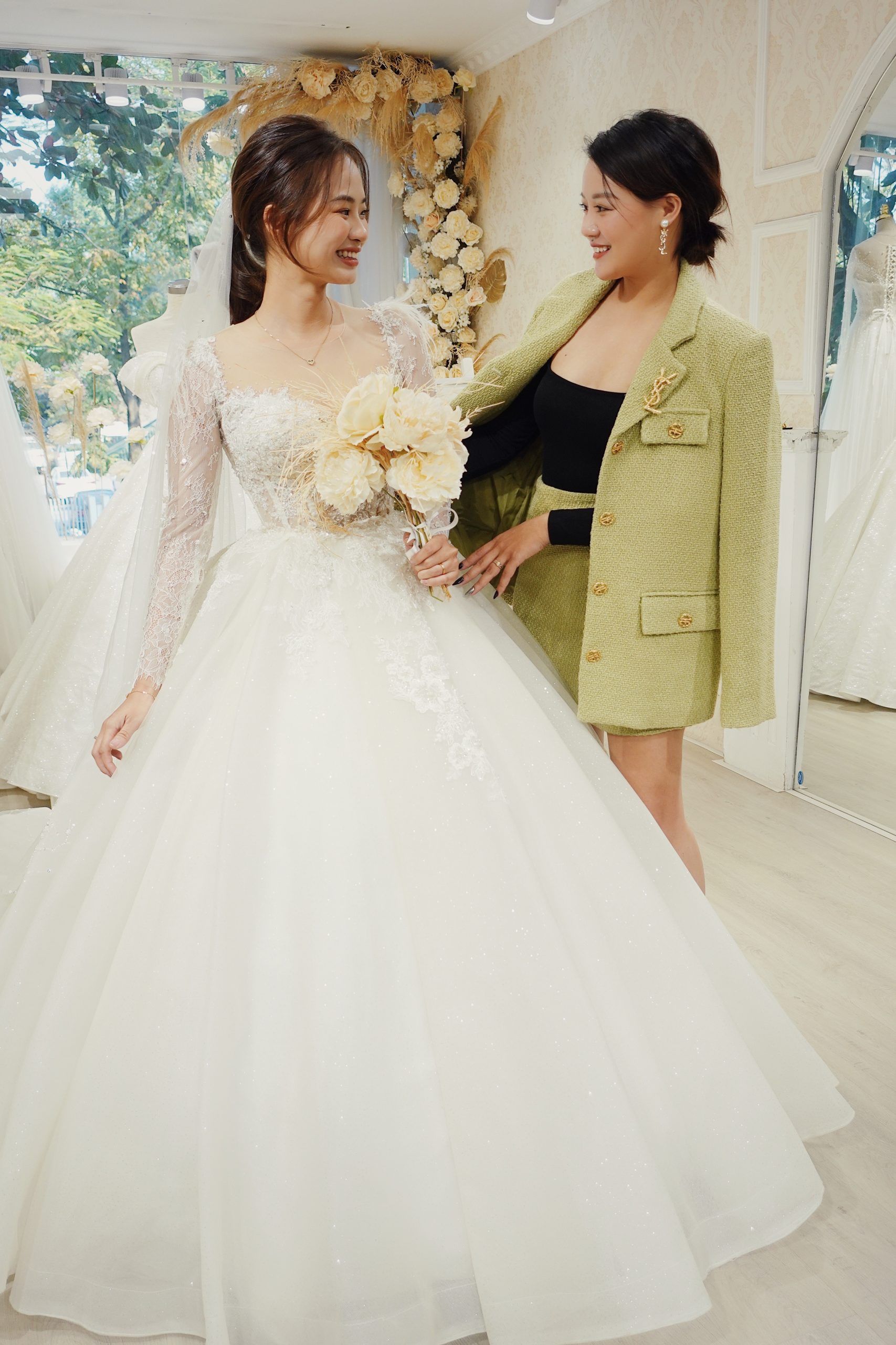 váy cưới thiết kế LAT COUTURE 09 - LAT BRIDAL