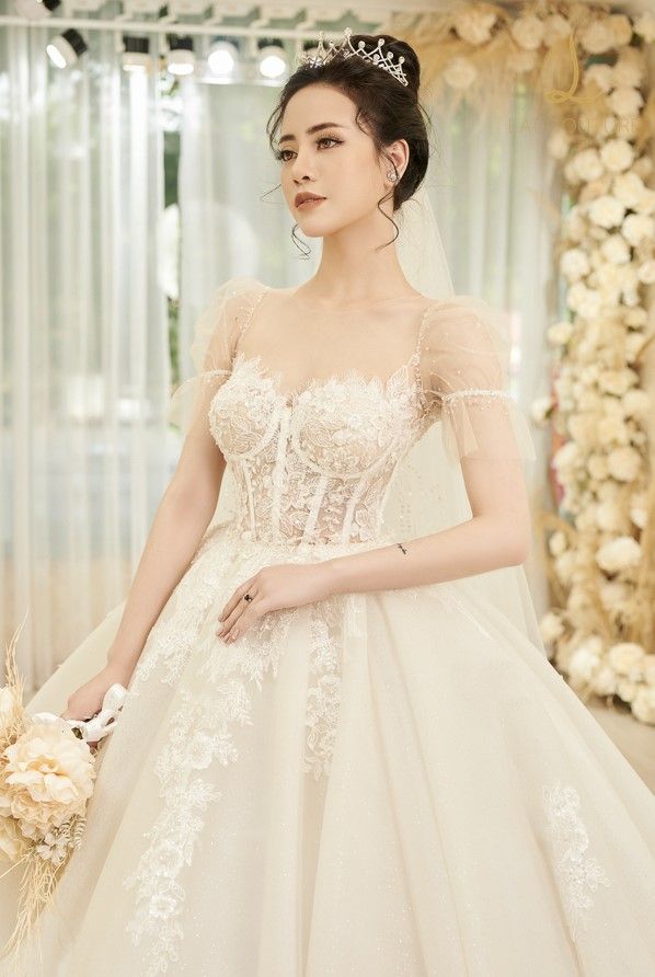 váy cưới thiết kế tay bồng