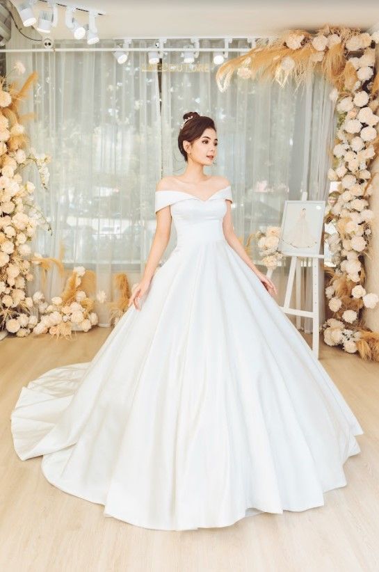 Có nên chọn thiết kế váy cưới trễ vai
