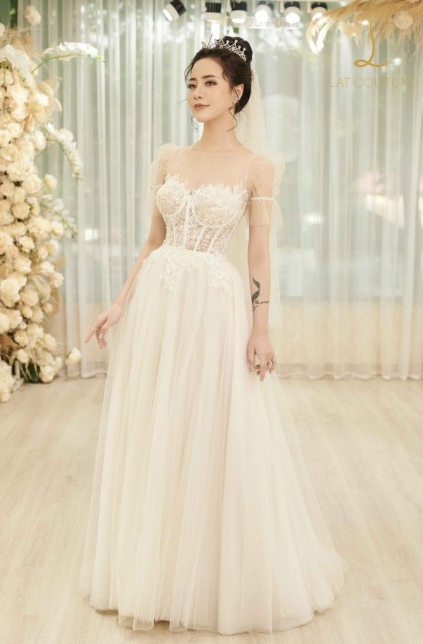 váy cưới đi bàn đơn giản