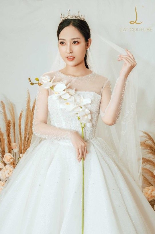 Váy cưới đơn giản kín đáo