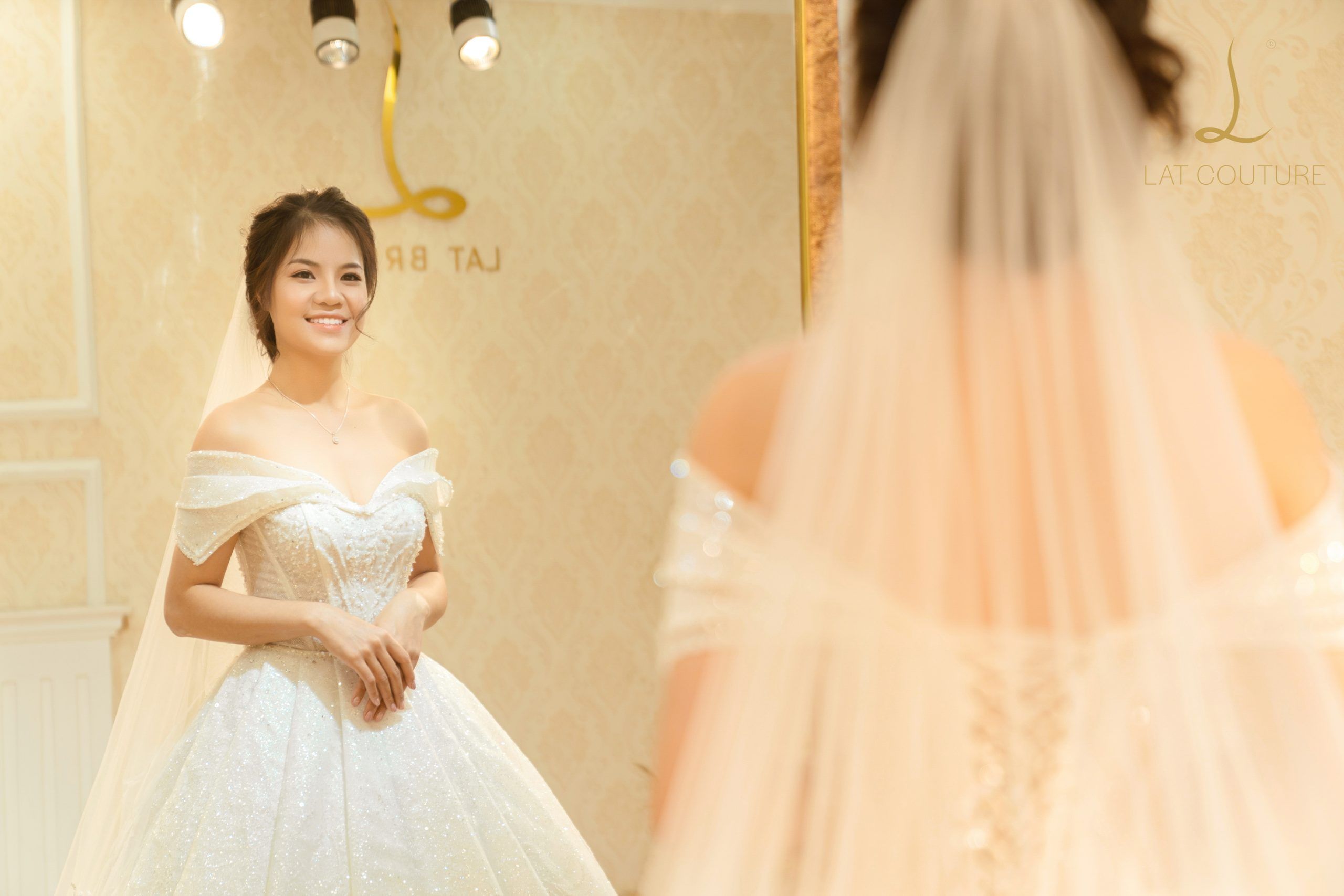 Có nên chọn thiết kế váy cưới trễ vai