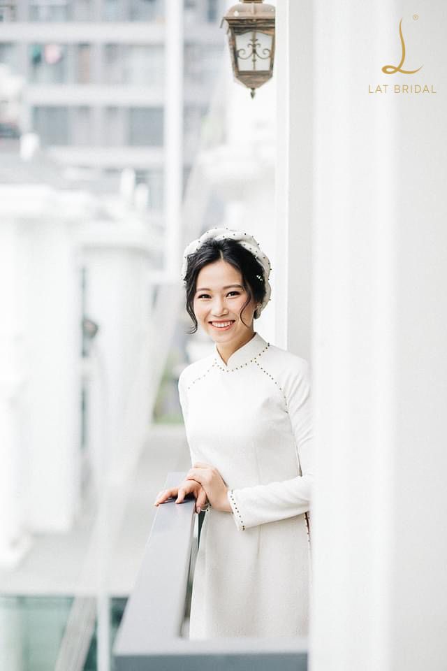 Áo dài hoàng công và Lâm Môn trong lễ ăn hỏi cô dâu Miro Nguyễn