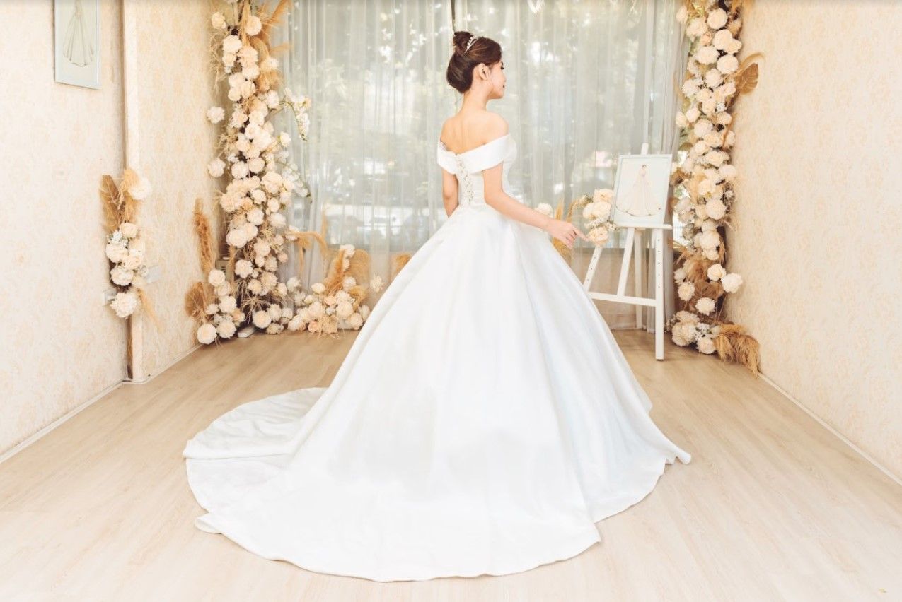 váy cưới basic là gì
