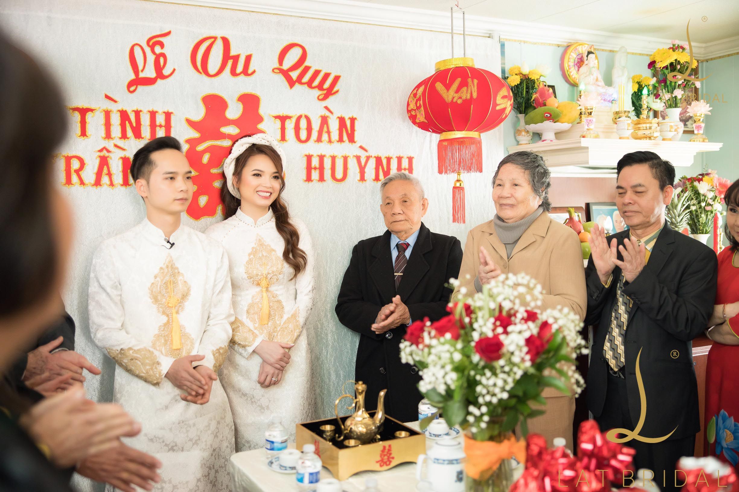 Đặt may váy cưới áo dài từ xa trở nên phổ biến