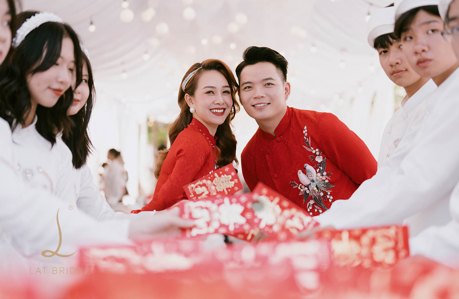 Alternative view of Áo dài bê tráp Bạch Phượng