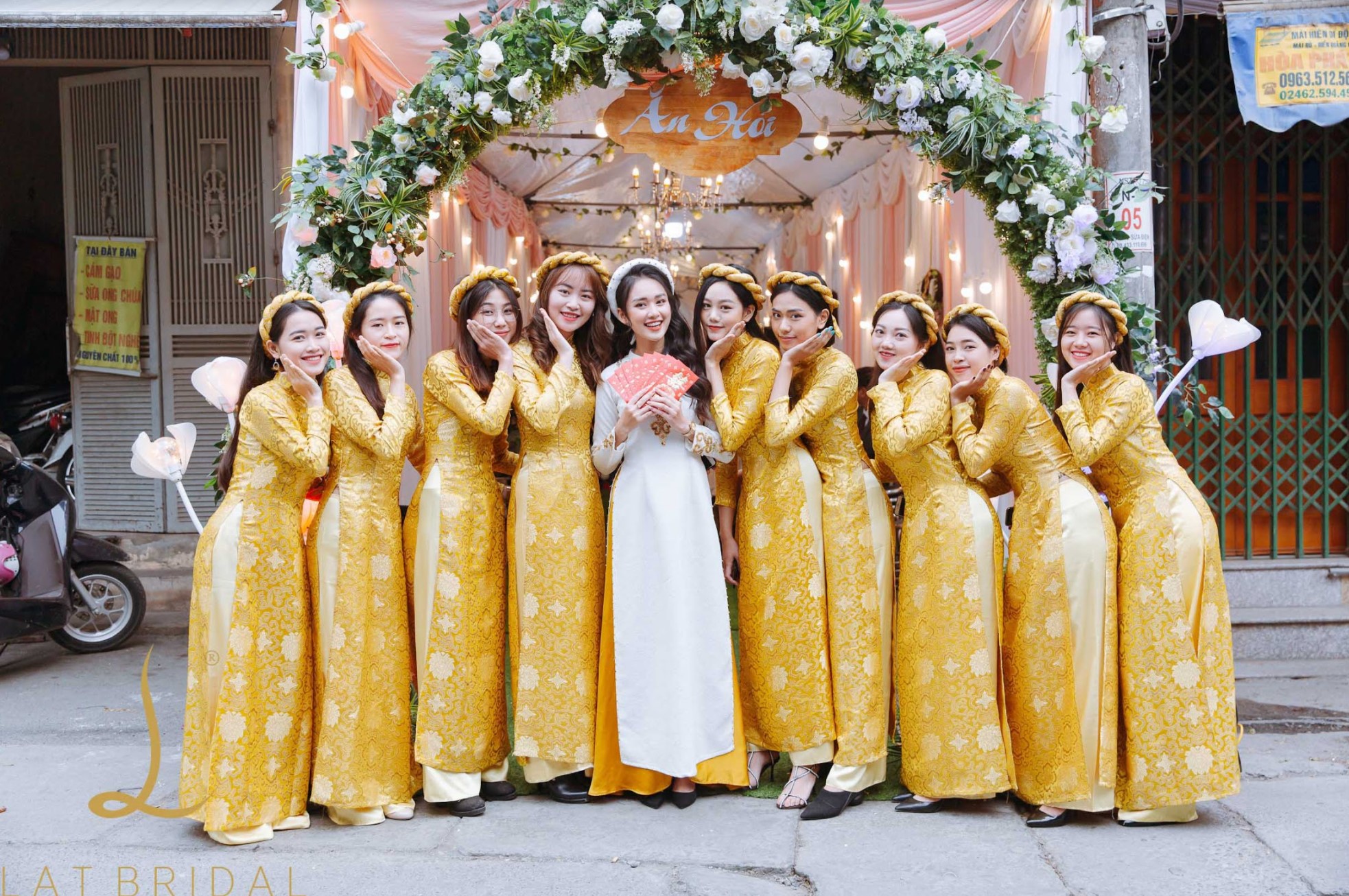 Áo dài bê tráp vàng đồng - Ảnh 4