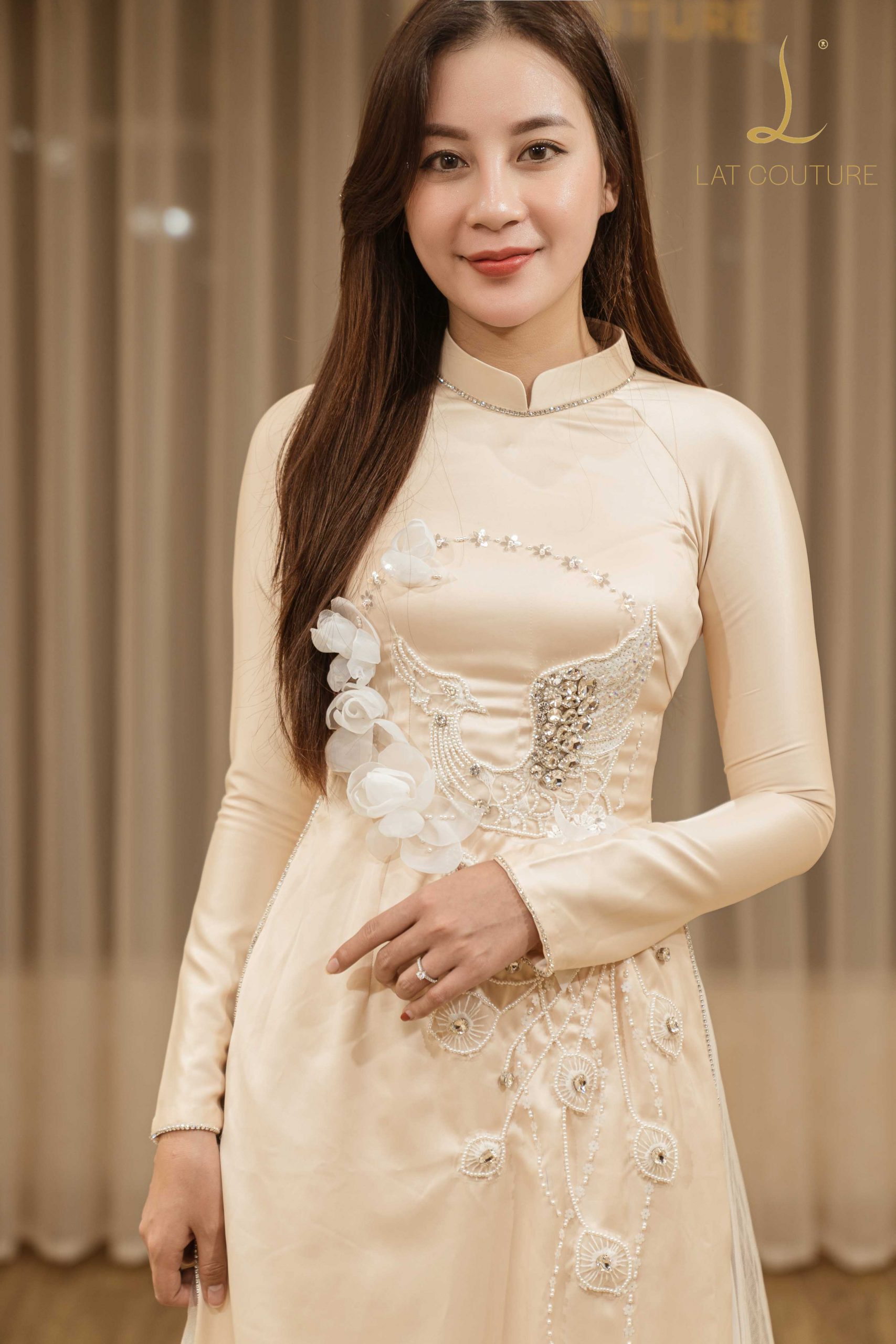 Áo dài thiết kế riêng Uyên bi