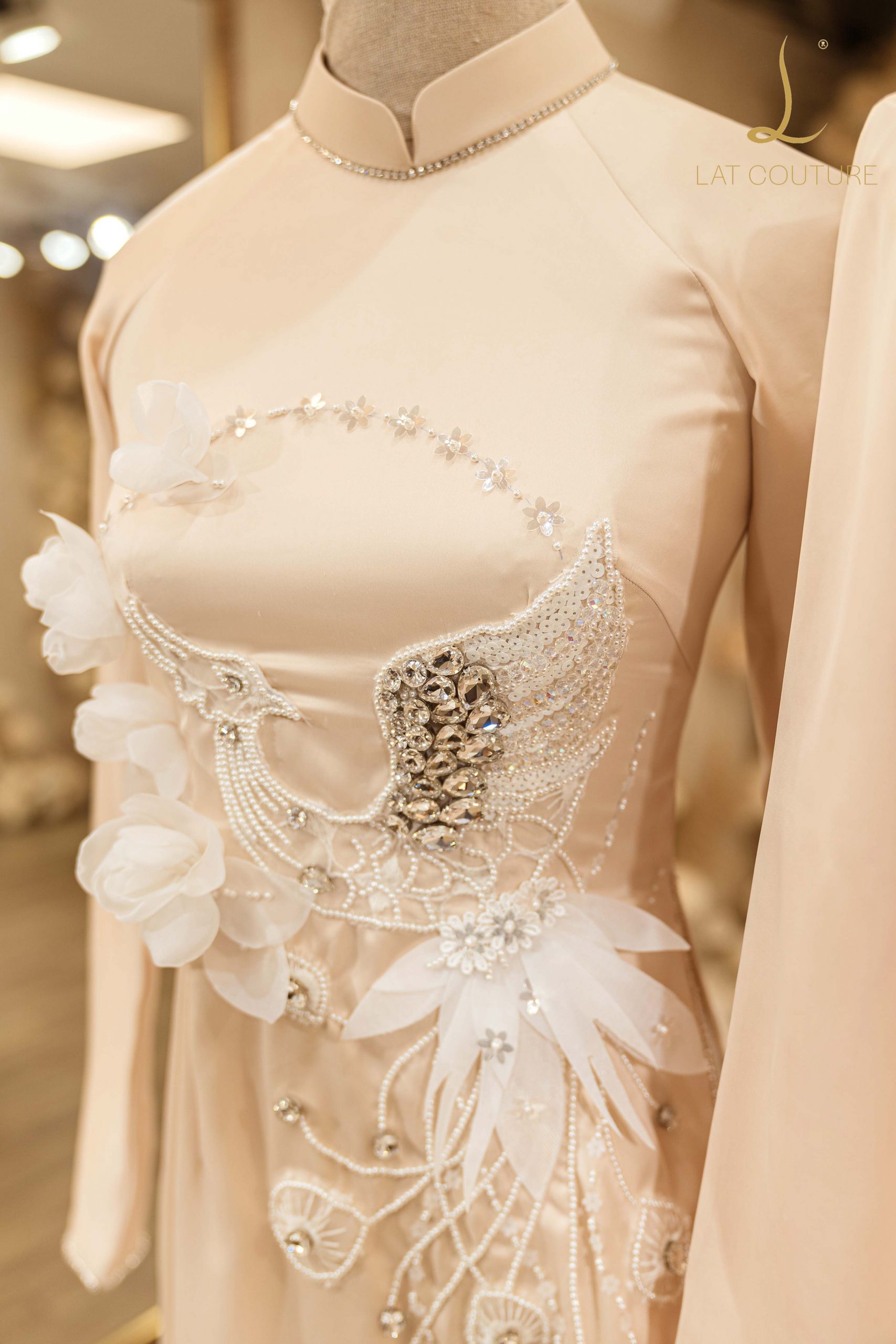 Áo dài thiết kế riêng Uyên bi