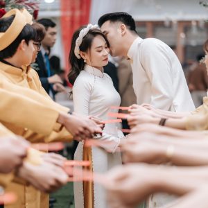 Áo dài bê lễ cách tân màu vàng đồng - Ngọc Hoàng - LAT BRIDAL