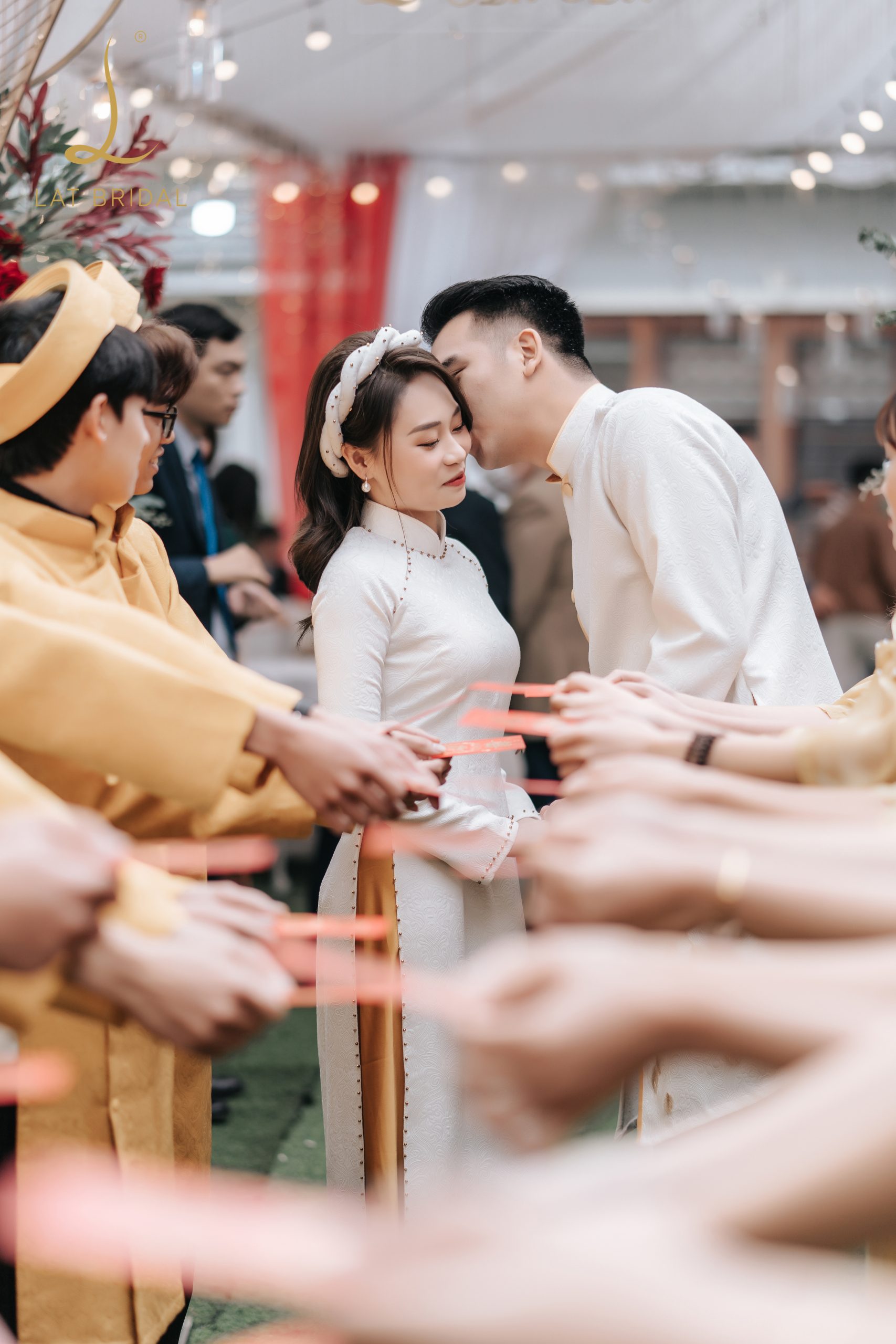 Áo dài bê lễ cách tân màu vàng đồng - Ngọc Hoàng - LAT BRIDAL