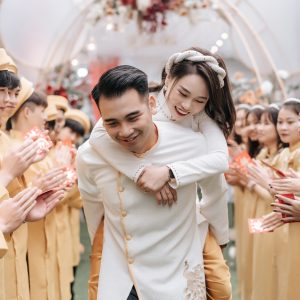 Áo dài bê lễ cách tân màu vàng đồng - Ngọc Hoàng - LAT BRIDAL