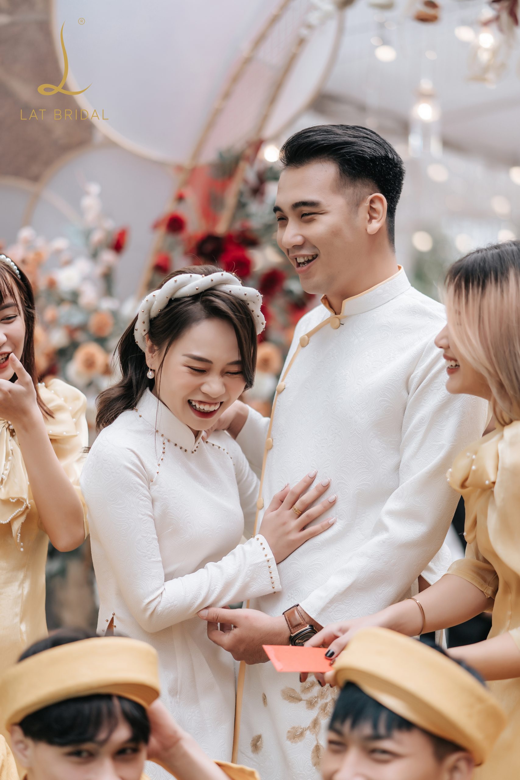 Áo dài bê lễ cách tân màu vàng đồng - Ngọc Hoàng - LAT BRIDAL