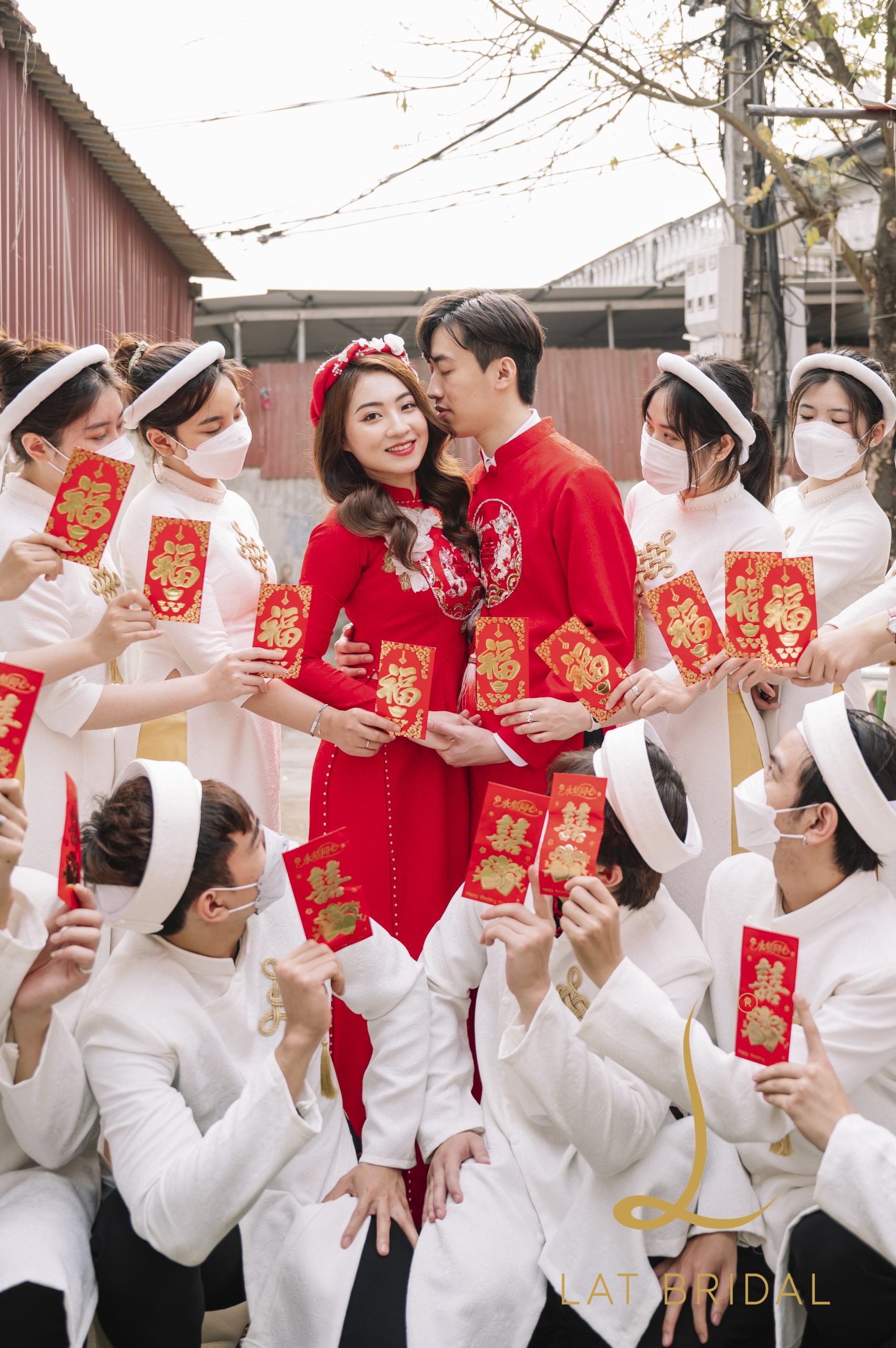 Áo dài bê tráp màu Trắng - Bạch Hoàng - LAT BRIDAL