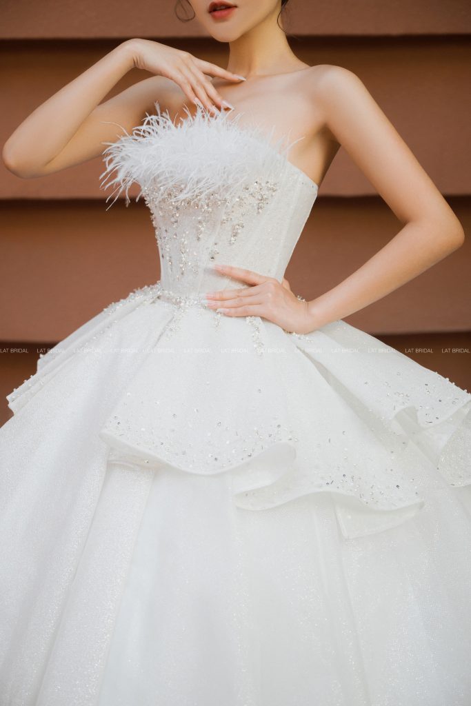 váy cưới thiết kế LAT Luxury 2022–2023