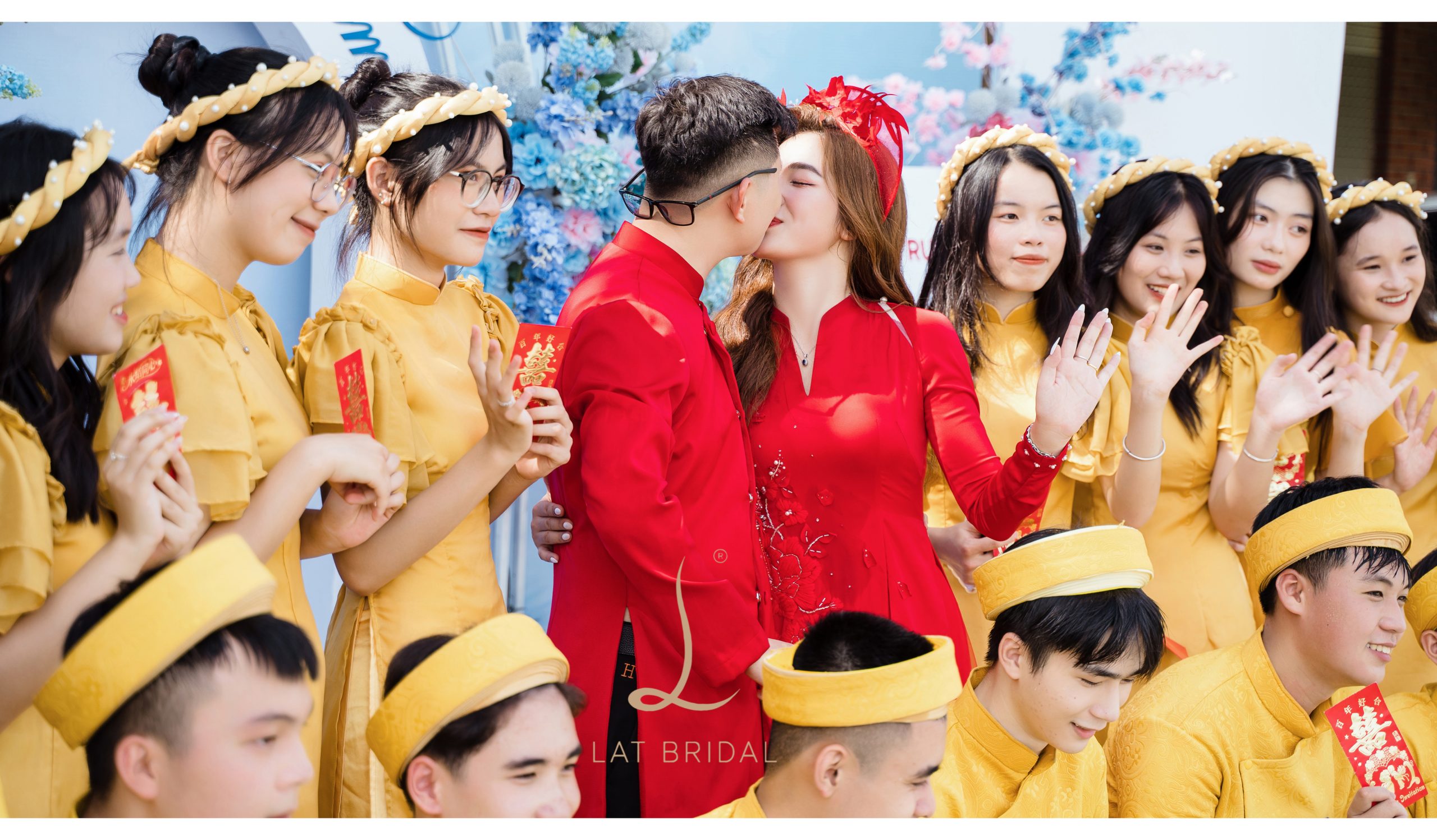 Cận cảnh áo dài thiết kế riêng tiêu ngọc