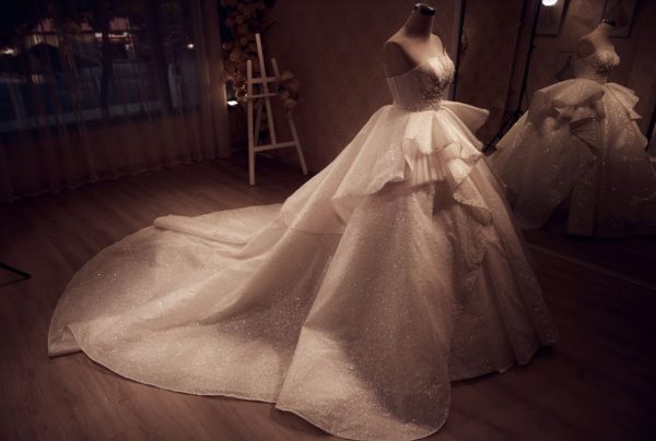 Lấp Lánh Đẳng Cấp - Váy Cưới Sequins Pha Lê cho cô dâu mập! - CAMILE BRIDAL