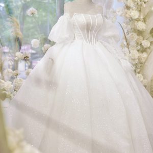 Váy cưới thiết kế riêng Hạnh Trần