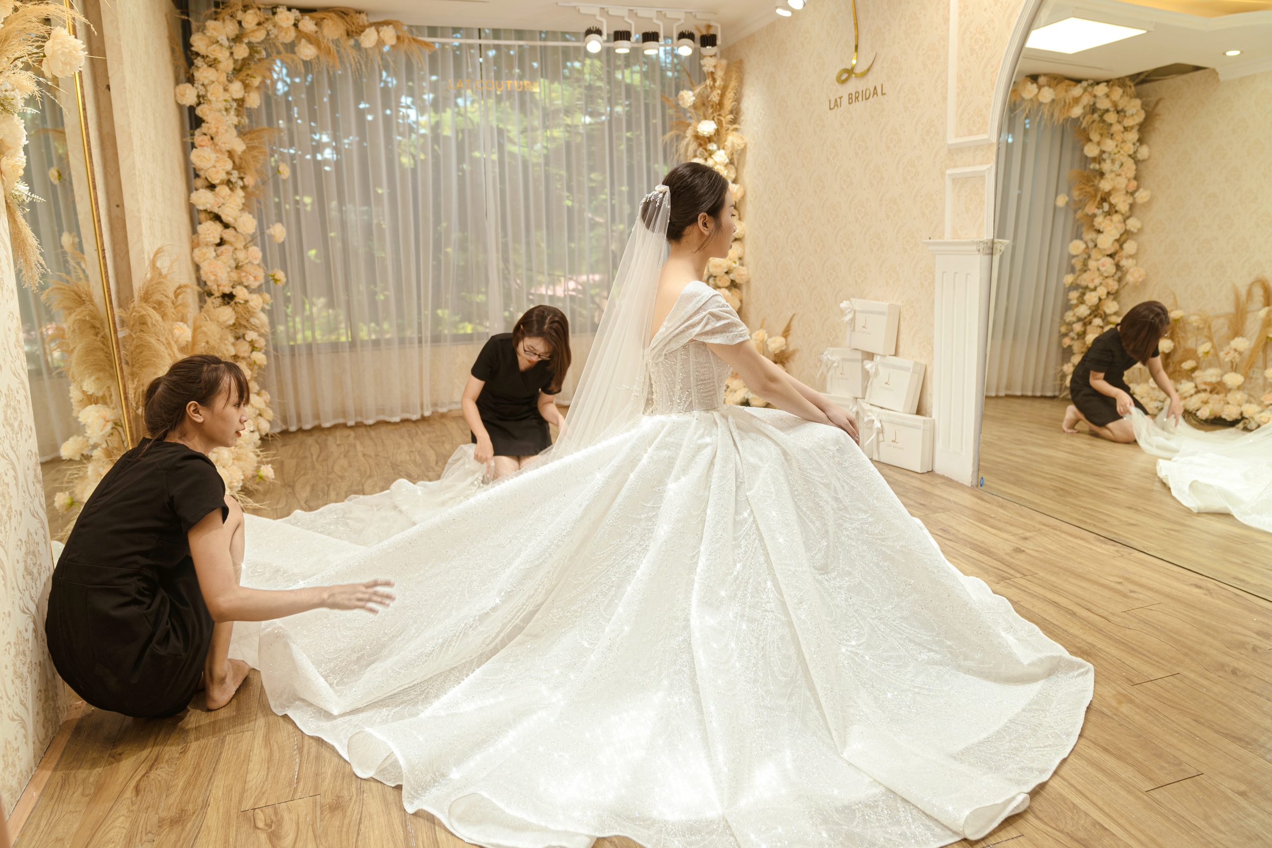 Váy cưới thiết kế riêng Mai Phí